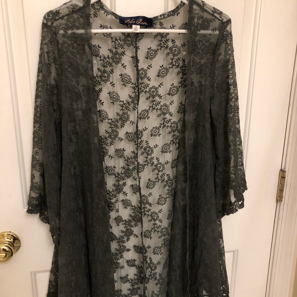 Francesca’s small green lace kimono